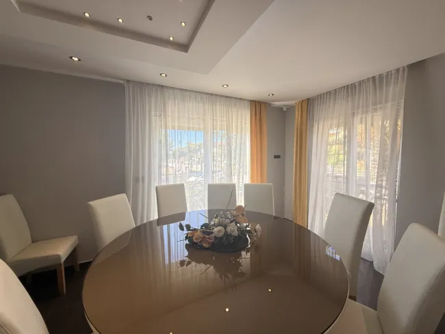 Exklusive Villa in Poreč, 300m², 8 Zimmer, Garten, Balkone, Solar, Kamin – Traumhaus! - Bild