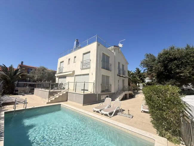 Exklusive Villa in Poreč, 300m², 8 Zimmer, Garten, Balkone, Solar, Kamin – Traumhaus! - Titelbild
