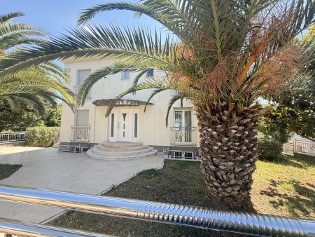 Exklusive Villa in Poreč, 300m², 8 Zimmer, Garten, Balkone, Solar, Kamin – Traumhaus!