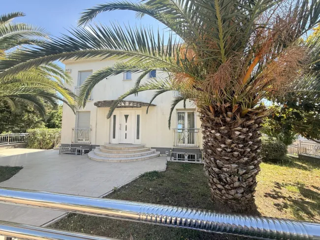 Exklusive Villa in Poreč, 300m², 8 Zimmer, Garten, Balkone, Solar, Kamin – Traumhaus! - Bild