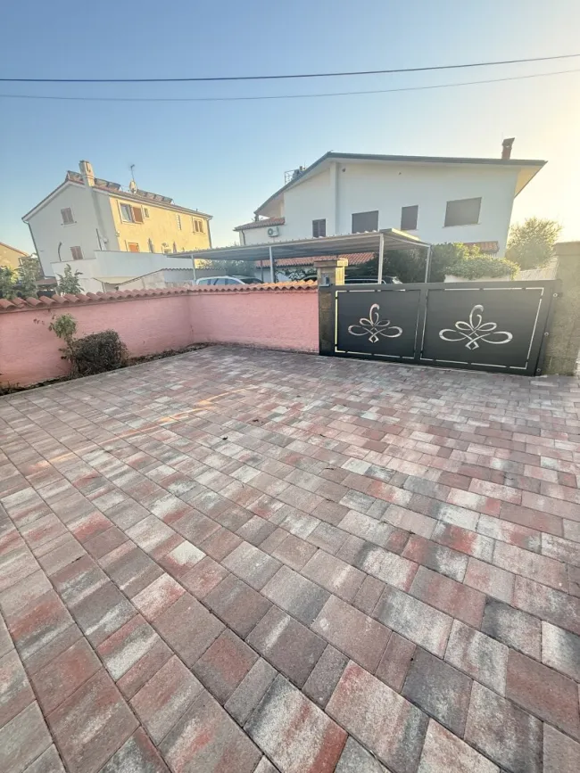 Großzügiges Apartmenthaus in Medulin, 9 Zimmer, Garten, Garage, 585.000 €! - Bild