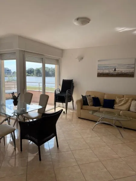 Exklusives Apartment in Medulin – Erste Reihe zum Meer - Bild