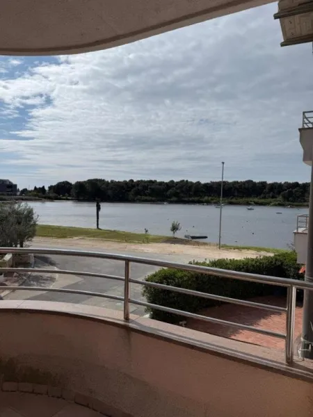 Exklusives Apartment in Medulin – Erste Reihe zum Meer - Titelbild