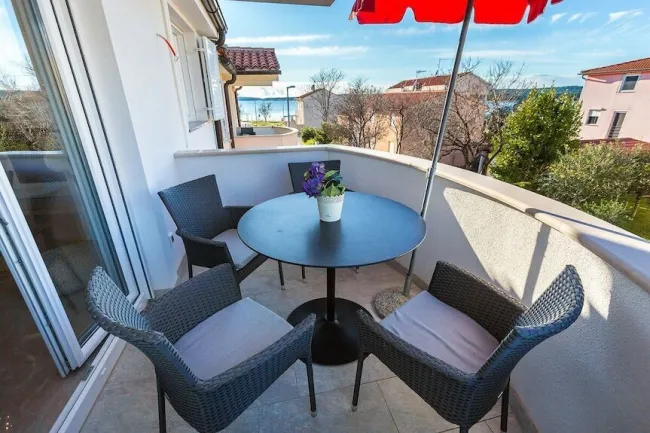 Ihr neues Zuhause am Meer – hochwertiger Neubau 100 Meter vom Meer - Titelbild