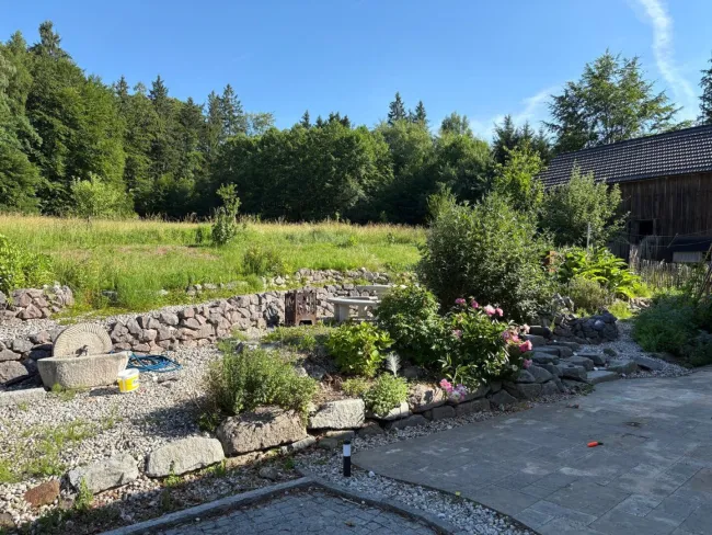 Einzigartiger Bauernhof im Salzburger Land – Naturparadies mit eigenem Badesee - Bild