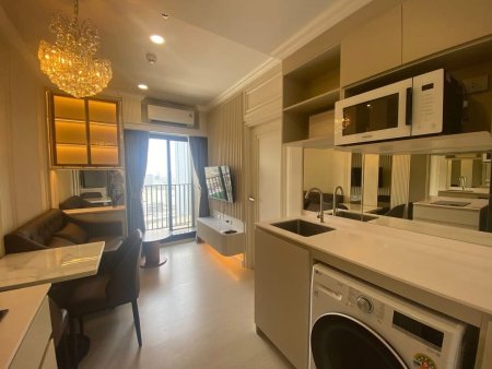 Exklusive Wohnung mit Möbel im 30. Stock in Bangkok zu verkaufen mit Pool