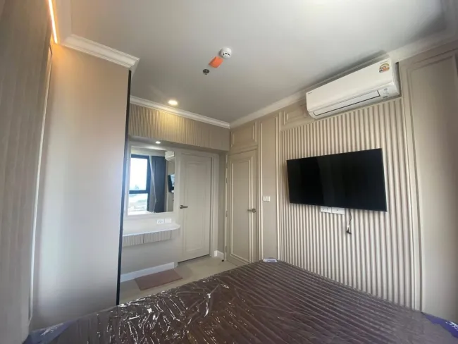 Exklusive Wohnung mit Möbel im 30. Stock in Bangkok zu verkaufen mit Pool - Bild