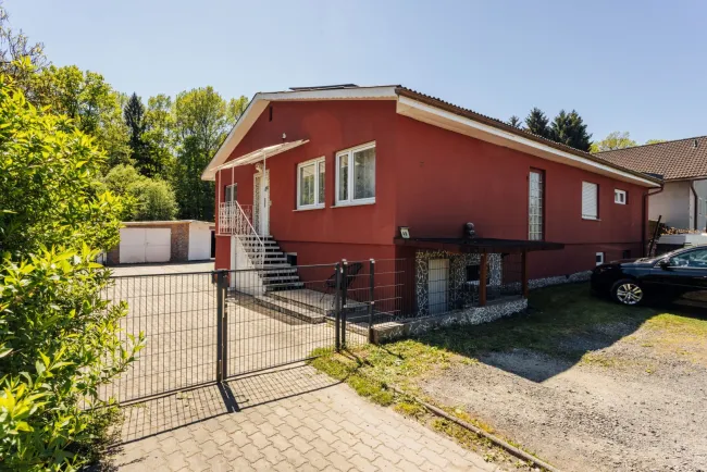 Einfamilienhaus mit traumhaftem Grünblick, PV-Anlage und Luftwärmepumpe! - Bild