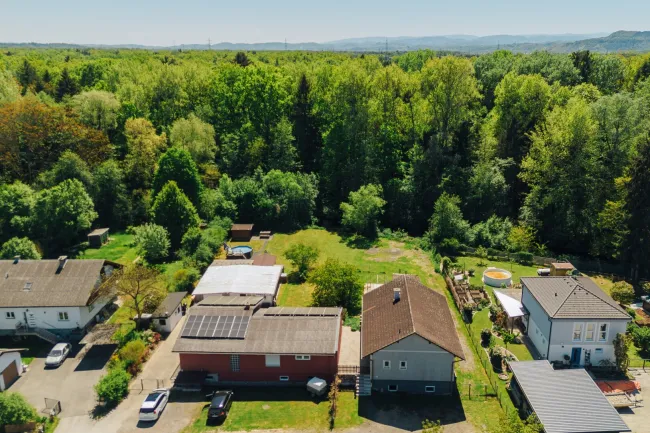 Einfamilienhaus mit traumhaftem Grünblick, PV-Anlage und Luftwärmepumpe! - Titelbild