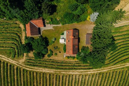 Südsteirische Alleinlage umgeben von Weinbergen mit traumhaftem Panorama!