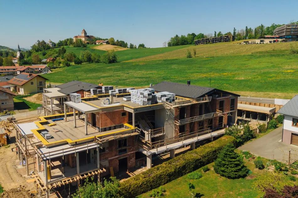 Weinregion Südsteiermark: Renditestarke Wohnung mit Blick auf Schloss Ehrenhausen! - Titelbild
