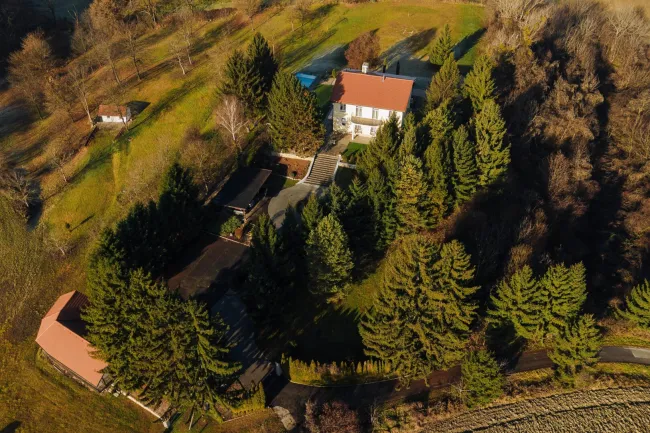 Villa in idyllischer Weinlandschaft - Wohnen mit eigenem Helikopterlandeplatz! - Bild
