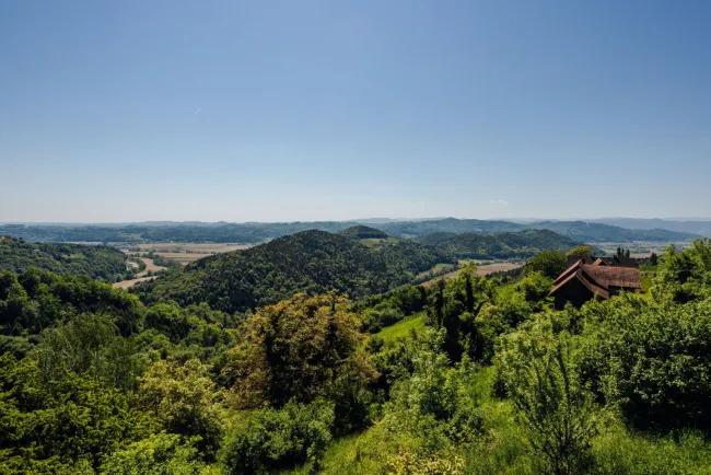 Baugrund mit atemberaubendem Ausblick über die Südsteirische Weinregion! - Titelbild