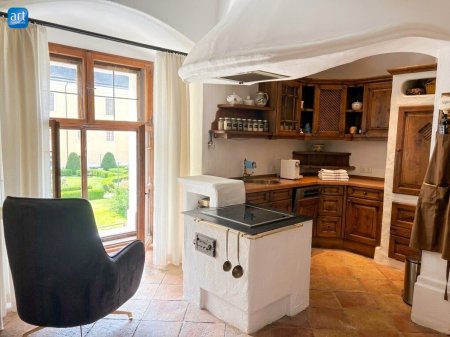Exklusives Wohnen im Schloss Mondsee: geschmackvolle 2 1/2 Zimmer Wohnung mit Tiefgaragenstellplatz € 500.000.--