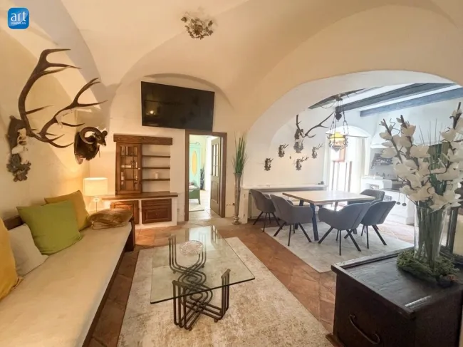 Exklusives Wohnen im Schloss Mondsee: geschmackvolle 2 1/2 Zimmer Wohnung mit Tiefgaragenstellplatz € 500.000.-- - Bild