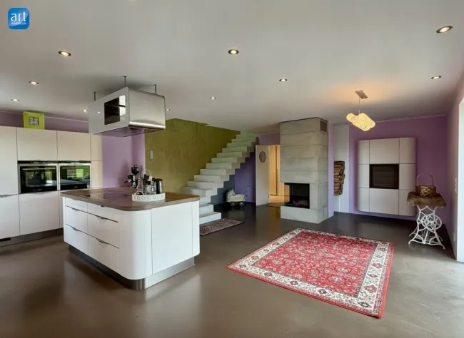 Modernes Haus mit Naturpool - Bild