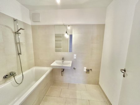 moderne 3-Zimmer Wohnung mit großzügiger Freifläche im 3.OG - ab sofort verfügbar!
