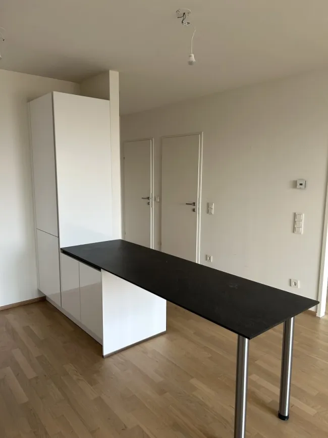 ab 15.08. verfügbar: Traumhafte 2 Zimmer Wohnung im 6. Obergeschoss mit Lift - Bild