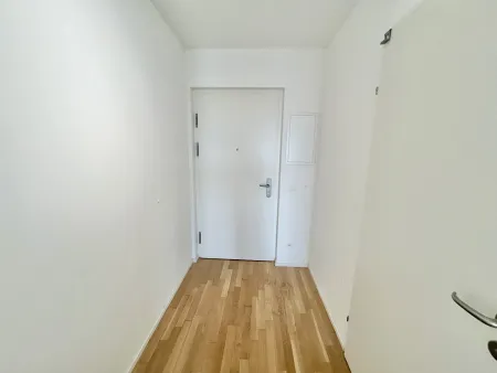 ab sofort verfügbar: moderne 1 Zimmer Wohnung im 18. OG