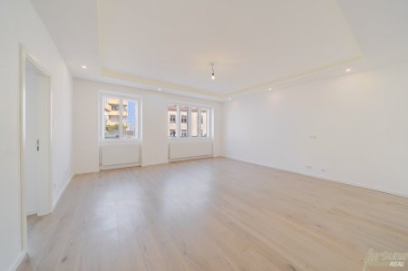 Erstbezug nach Sanierung mit Süd-Balkon **Innenstadt Krems**