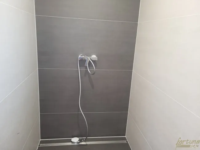 Dusche E.G.