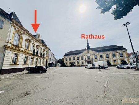Büro-Zinshaus am Rathausplatz - Umbau zu Wohnungen & DG-Ausbau & Bestandsfreiheit möglich