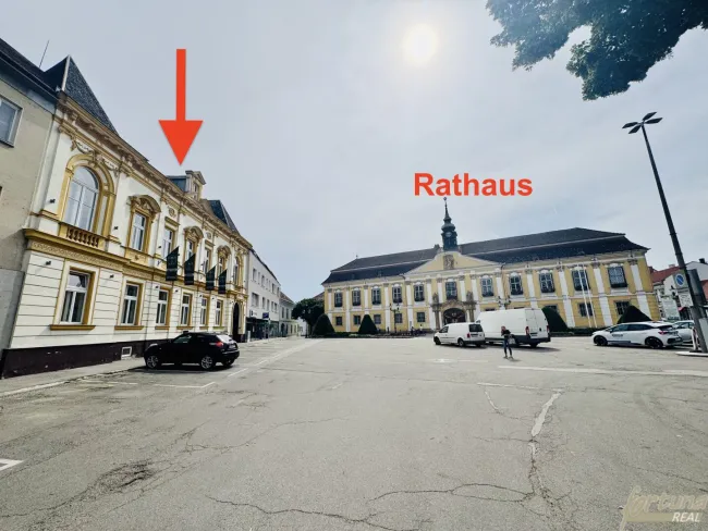 Büro-Zinshaus am Rathausplatz - Umbau zu Wohnungen & DG-Ausbau & Bestandsfreiheit möglich - Bild