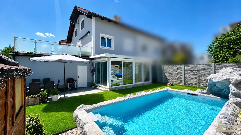 Doppelhaushälfte in ruhiger Wohnstraße mit Garten und Pool! - Titelbild
