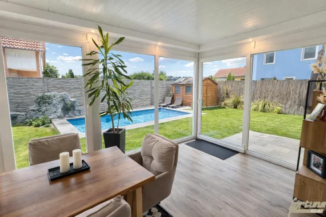 Doppelhaushälfte in ruhiger Wohnstraße mit Garten und Pool! - Bild