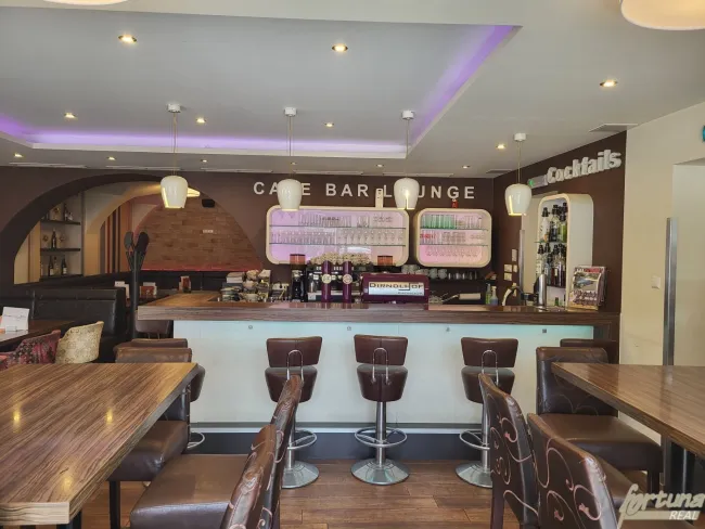Cafe und Bar