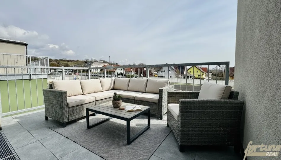 Traumhafte DG-Wohnung: Erstbezug mit OST Terrasse! - Bild