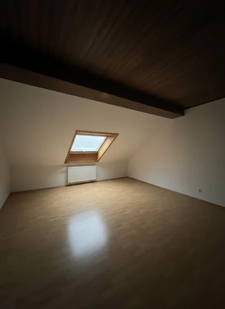 Nähe Dietrichsteinplatz: Schöne 4-Zimmerwohnung im DG