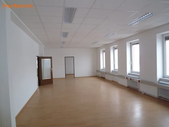 138 m² Büro nahe Liesinger Platz - Titelbild