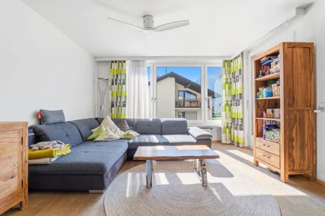 Großzügige und helle 4-Zi-Wohnung in Dornbirn in guter Lage mit 2 Balkonen, Garage & Aufzug - Bild