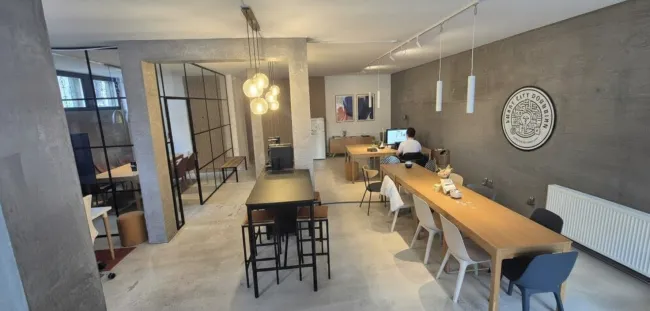 Praktischer Coworking Space um € 250,- monatlich. Flexibel durchstarten in Dornbirn Zentrum - Bild