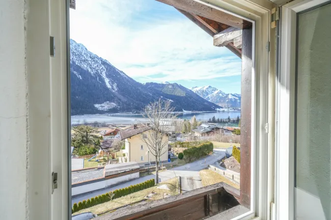 TRAUMHAFTER SEEBLICK - Mehrfamilienhaus mit Potenzial am Achensee - Bild