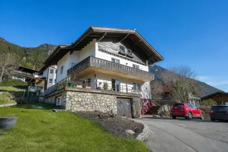 TRAUMHAFTER SEEBLICK - Mehrfamilienhaus mit Potenzial am Achensee