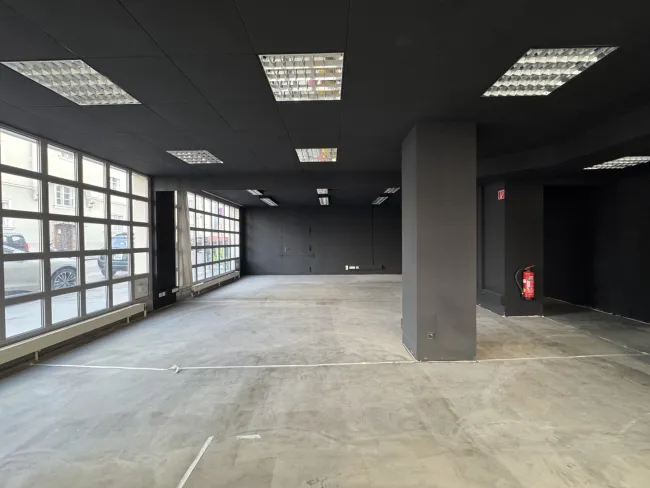 230 m² Vielseitige Gewerbefläche mit zwei TG-Stellplätze | ANDRÄVIERTEL - Bild