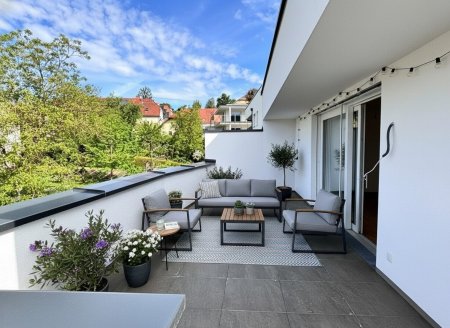 Dachterrasse Top 7 mit KI möbliert