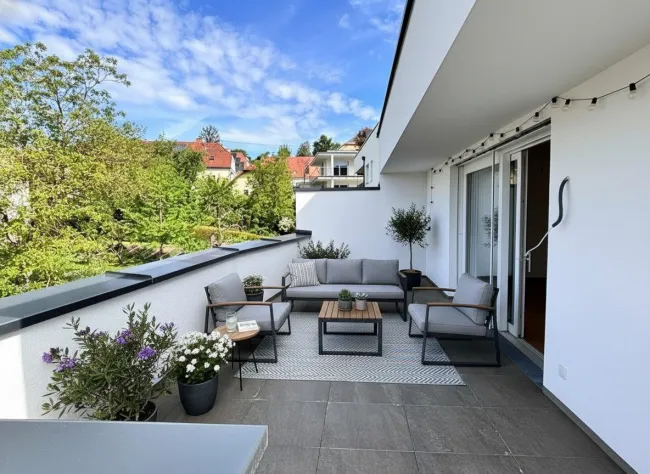 Dachterrasse Top 7 mit KI möbliert