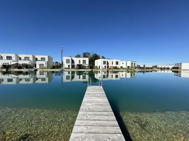 SONNENWEIHER - HOCHWERTIGES DOPPELHAUS AM SEE + GARTEN - Bild