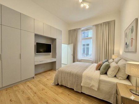 HOFRUHELAGE - GENERALSANIERTER 2-ZIMMER-ALTBAU NAHE U3
