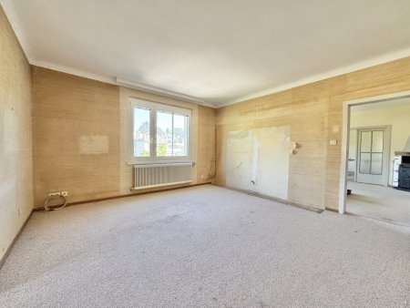 GROSSZÜGIGE 6 ZIMMER WOHNUNG MIT BALKON IN NEUSTIFT AM WALDE - SANIERUNGSBEDÜRFTIG