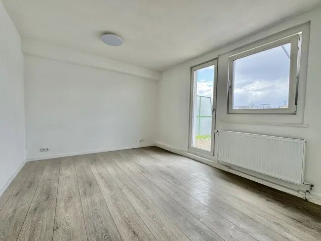 GROSSE TERRASSE - HELLE 1 ZIMMER-DG NAHE MEIDLINGER MARKT + U6 - Bild