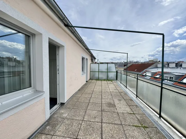 GROSSE TERRASSE - HELLE 1 ZIMMER-DG NAHE MEIDLINGER MARKT + U6 - Titelbild