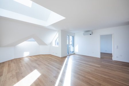 DG-MAISONETTE IN GENERALSANIERTEM STILALTBAU NAHE STADTPARK/ROCHUSMARKT (U4,U3)