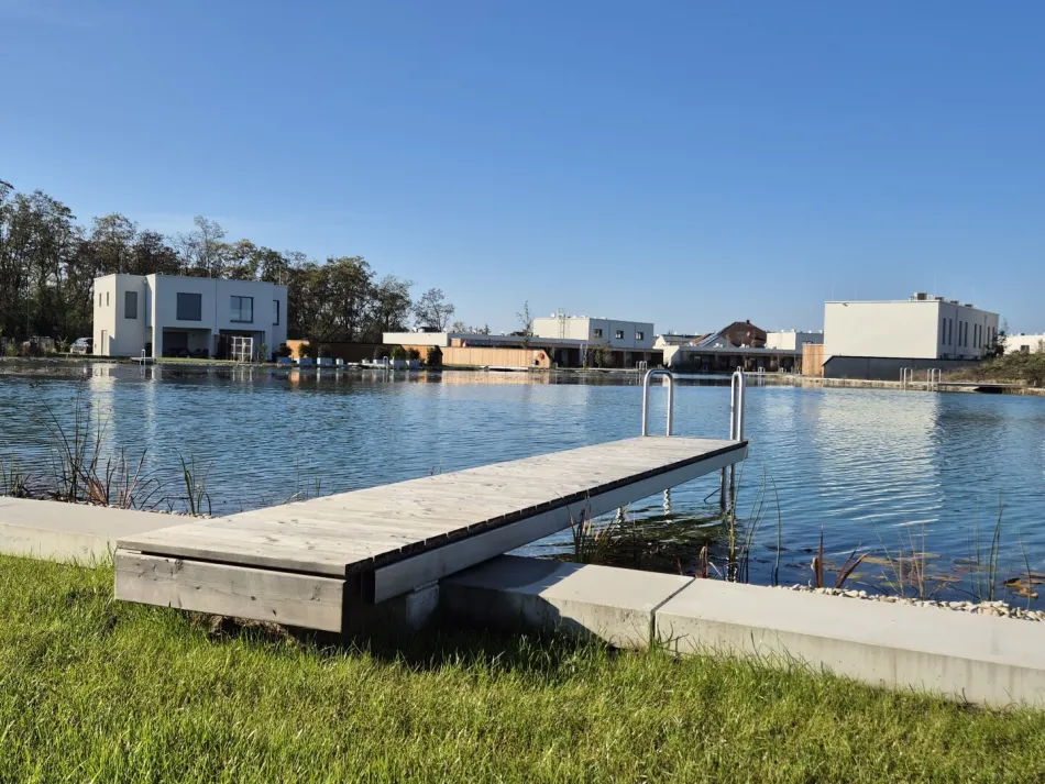SONNENWEIHER - HOCHWERTIGES DOPPELHAUS AM SEE + GARTEN - Bild