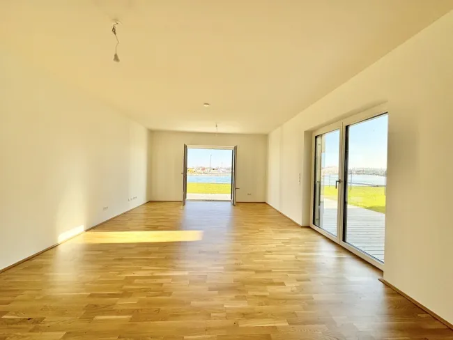 EINFAMILIENHAUS AM SEE MIT GARTEN + EIGENEM STEG - Bild