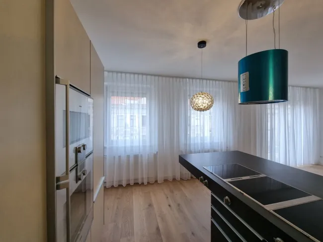 Exklusive 4-Zimmer Designerwohnung mit Balkon & Luxusküche nahe Schönbrunn – Top saniert, vermietet, U4/U6 - Titelbild