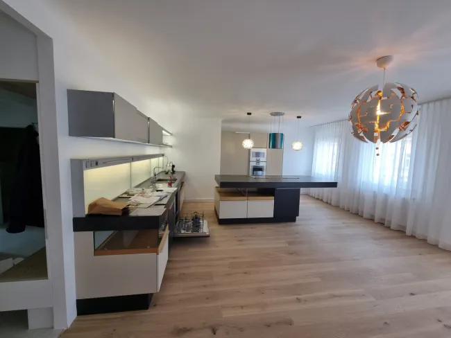 Exklusive 4-Zimmer Designerwohnung mit Balkon & Luxusküche nahe Schönbrunn – Top saniert, vermietet, U4/U6 - Bild